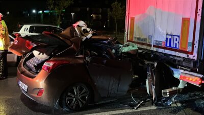 Konya’nın Selçuklu ilçesinde gece saatlerinde meydana gelen trafik kazası, caddede