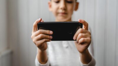 Dijital dünyada çocukların ve gençlerin güvenliğini sağlamaya yönelik atılan en